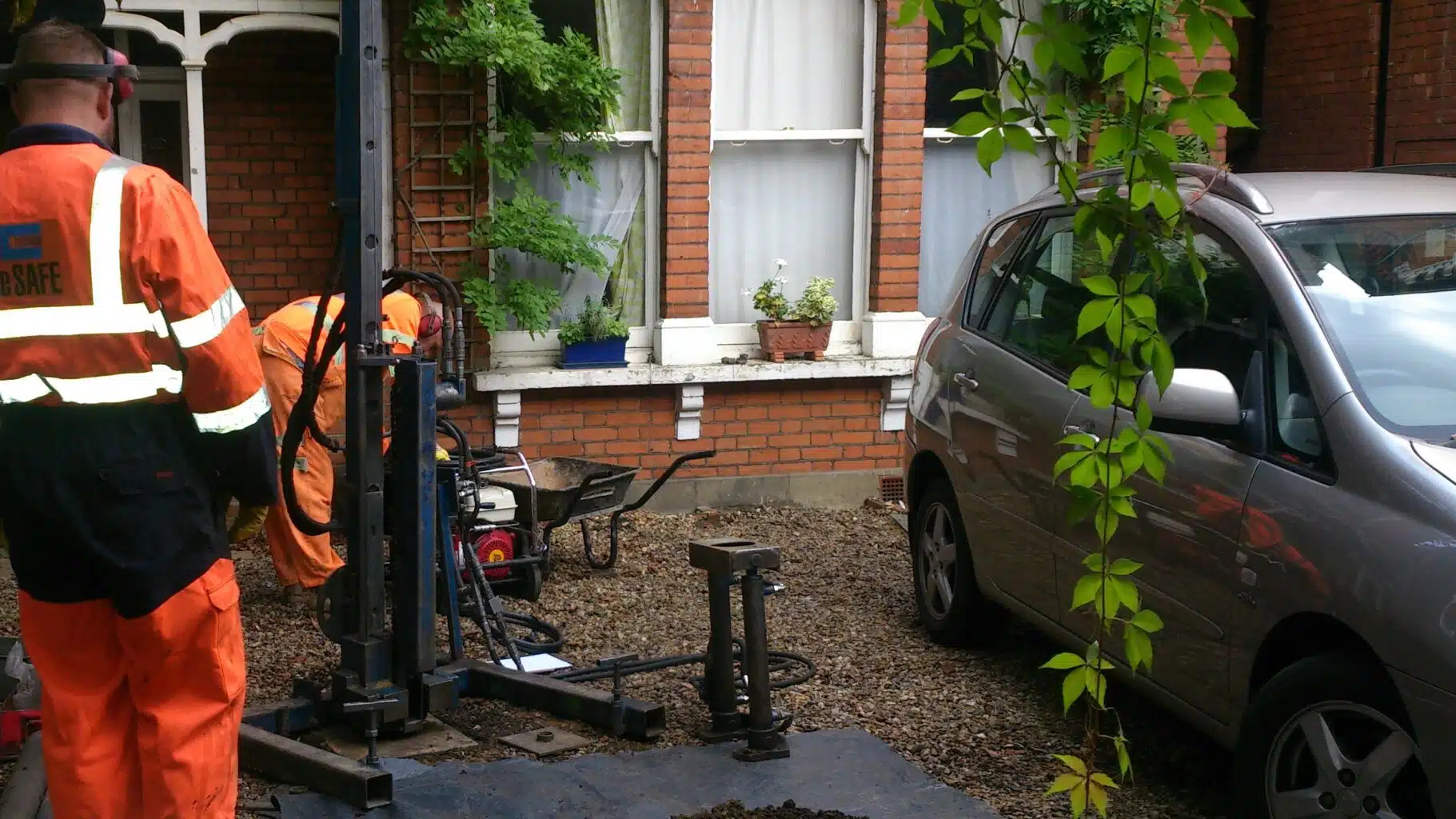 Dismantle-able Windowless Sample Rig